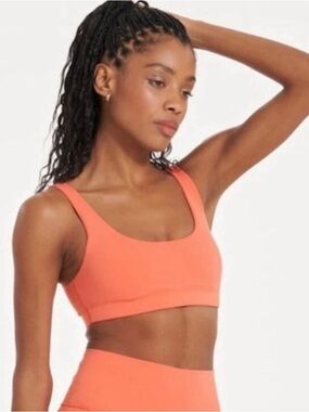 Vuori Orange Daily Sports Bra (coral orange)